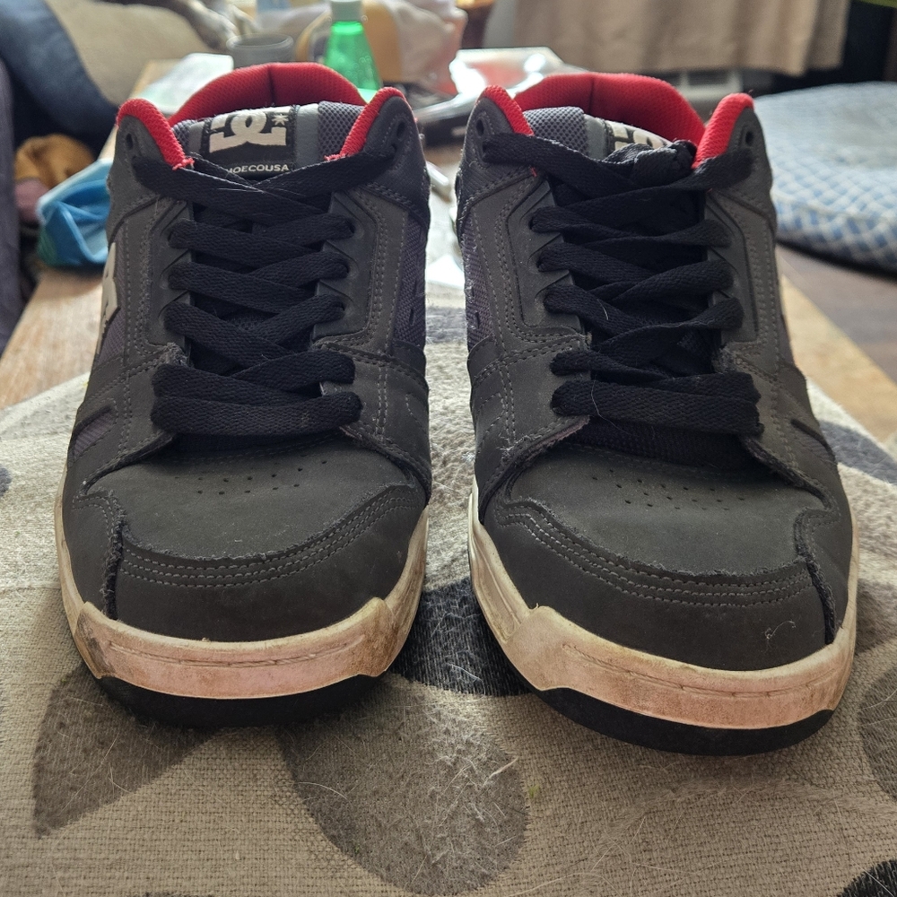 Men's DC shoes sz 11